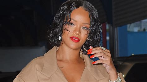 rihanna responds to body shamers with gucci mane meme on instagram allure