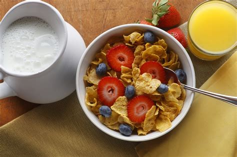 In 1894, the popular cereal corn flakes were made. The Reason Behind The Invention Of Corn Flakes Is Too Hard ...