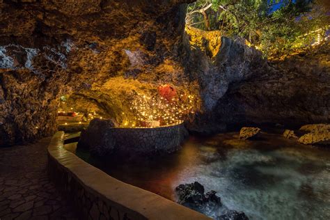Cliff Diving and Relaxing at The Caves in Jamaica - Glamping.com