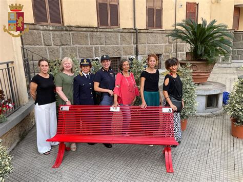 Roma Polizia E Viii Municipio Inaugurata La Panchina Rossa Simbolo