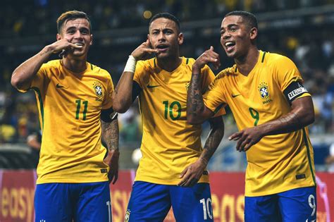 coutinho neymar and gabriel jesus goal celebration international break 世界で人気のサッカー選手 ネイマール