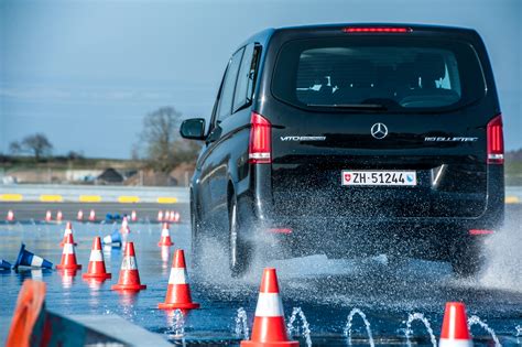 Mercedes Benz Transporter Training On Tour Für Mehr Sicherheit Im Strassenverkehr Presseportal