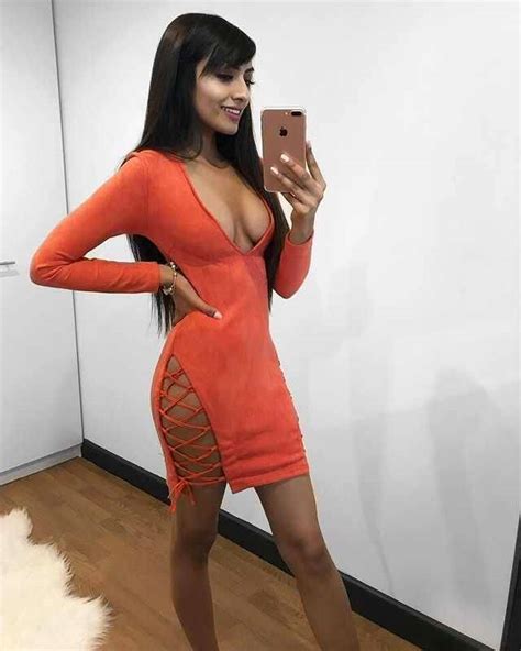 Hot Babes In Tight Dresses Barnorama
