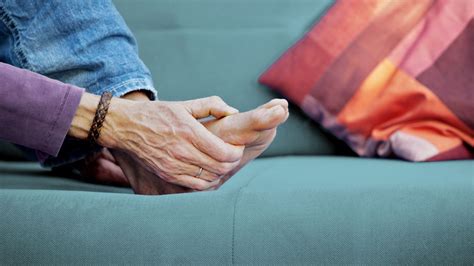 Rheumatoid Arthritis How To Relieve Foot Pain Everyday Health