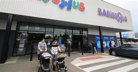 A baby registry helps everyone attending your baby shower pick out exactly what you need for baby, but setting up a registry can be a daunting task. As Babies R Us closes, rivals lure baby registry customers