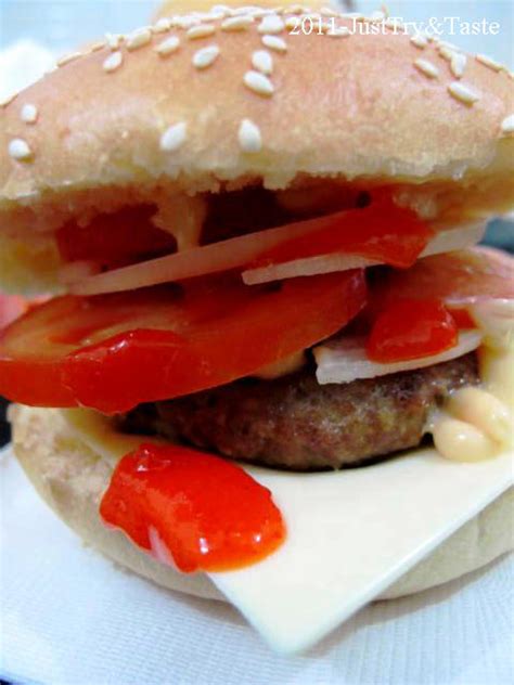 Nov 24, 2013 · kfc merupakan pemimpin global dalam bisnis kategori fast food dengan menggunakan menu andalan daging ayam goreng. Welcome To My Blog!: Resep Burger Daging Sapi, Keju, dan Sayuran