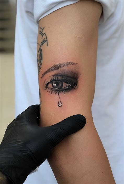 Eye Tattoo En 2020 Tatouage Des Yeux Tatouage Oeil Tatouage