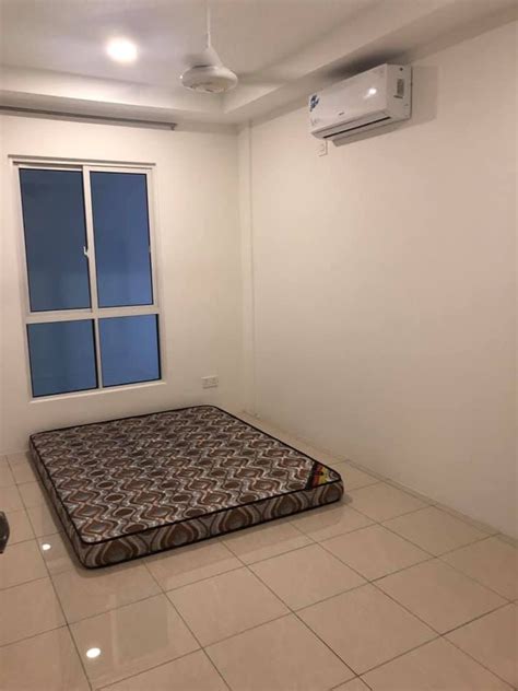 5 min drive to bandar utama / kota damansara station/ttdi. Room for rent | Listings