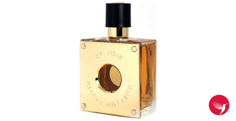 Freesia further enables the herbal path with peony and jasmin lending just enough sweet and spicy to be noticed. Or Noir Pascal Morabito parfum - een geur voor dames 1980