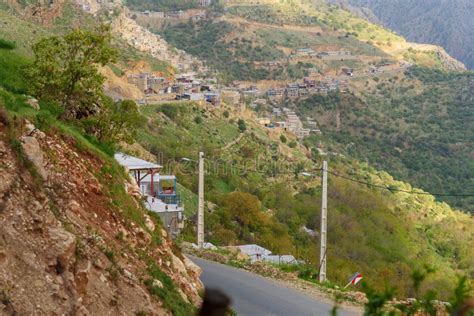 Howraman Tal Mit Typischem Kurdischem Dorf In Zagros Berg Kurdistan