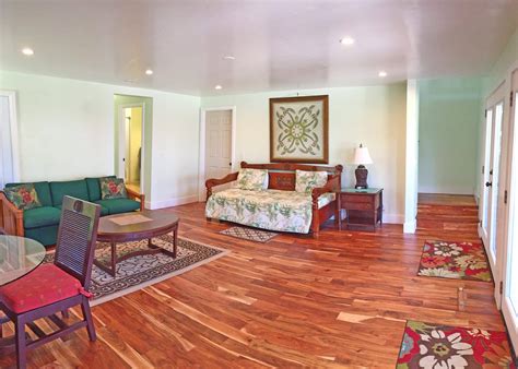 Hibiscus House - Hilo Vacation Homes