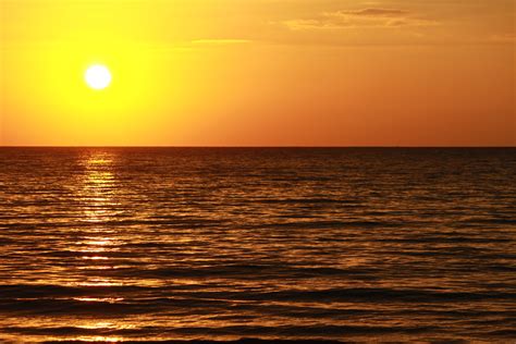 Безплатна снимка плаж пейзаж море крайбрежие океан хоризонт слънце изгрев залез
