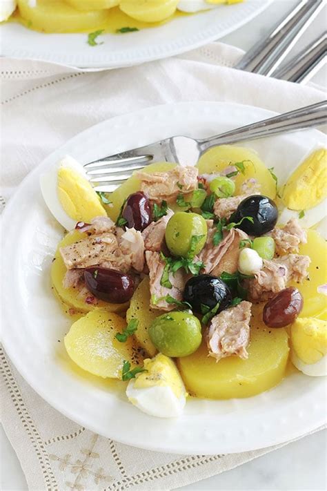 Salade de pommes de terre au thon et oeufs durs