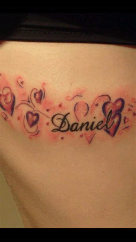 3 Tatuajes Con El Nombre Daniel Y Una Plantilla