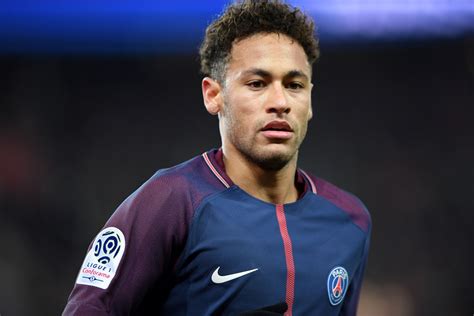 Neymar's father provides injury update ahead of Paris Saint-Germain vs ...