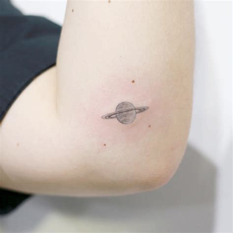 Maybe you would like to learn more about one of these? 25 Cute Small Feminine Tattoos for Women 2021 - Tiny ...