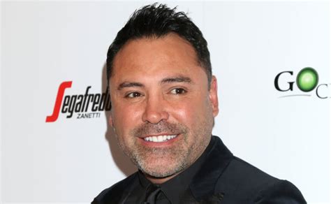 Oscar de la hoya is an american former professional boxer who, in 2002, also became a boxing promoter and, in 2018, a mixed martial arts pro. Oscar De La Hoya Calls Dana White Little B***h, Challenges ...
