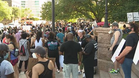 Starting today, w7th parking meters are free for the first 2 hours, from 10am to 5pm. With Fort Worth curfew over, protesters peacefully march ...