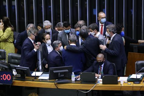 Câmara aprova projeto que altera regras do Imposto de Renda Varejo S A