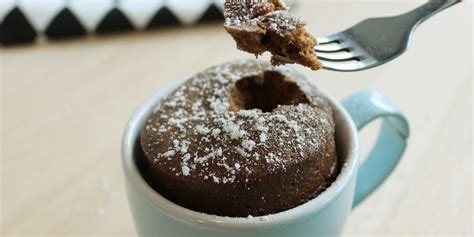 People say this fudgy vegan chocolate mug cake is the best mug cake they've ever tried… and it can even be made in the microwave! Recette Mug cake vegan au chocolat facile | Mes recettes ...