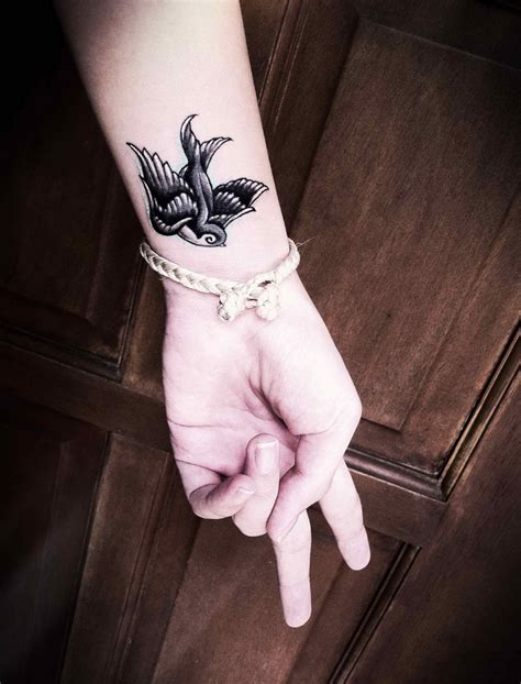 70 Cute Wrist Tattoos For Girls
