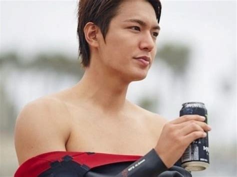 Before i watched his work and interviews he seemed quite intimidating and i didn't think he was the sweet man that i now see him to be. 13 Dreamy Beach Photos With Lee Min Ho And His Sexy Body