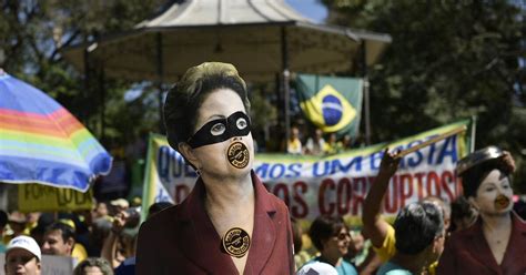Br Sil Entre Et Millions De Manifestants Contre Dilma