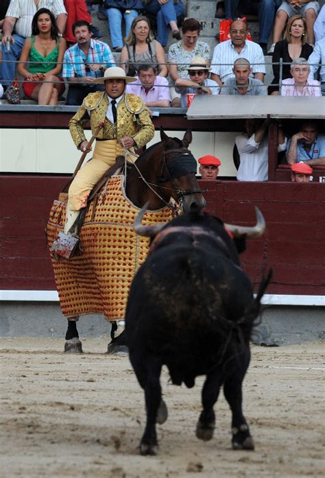 Toro Torero Y Afición Sobre El Tercio De Varas De Ayer Al 6º Toro De