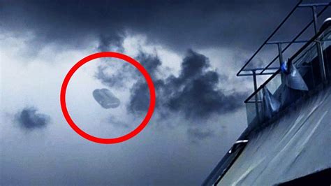 Stunning Ufo Footage Unexpected Ufo Caught On Tape Real Video Youtube