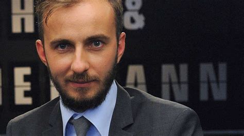 Satiriker jan böhmermann wird mit seinem „neo magazin royale von zdfneo in das hauptprogramm des mainzer senders wechseln. Erdogan-Affäre: Jan Böhmermann sagt nächste Sendung ab | TV