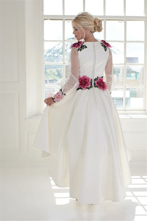 Design your wedding dress (496 kb) agregado el 02 sep 2009 reproducido 7,094 veces 1 jugador, flash, niños, chicas, ropa, gratis. Elegant simple satin ballerina wedding dress with ...