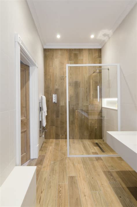 Sleek , exclusively white broken through with high contrast tones and statement decorative element. Scandinavian Bathroom - cream&black