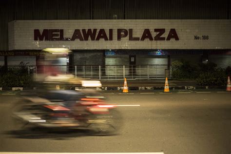 Foto Malam Malam Yang Sunyi Di Kota Metropolitan Foto Id