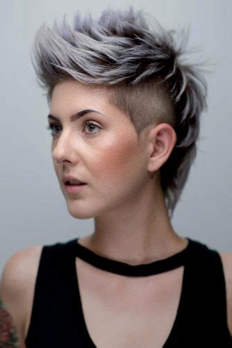 It's neat but just a little messy, which makes this haircut versatile. 33 COOL WAYS HOW TO WEAR YOUR SHORT GREY HAIR - Hairs.London