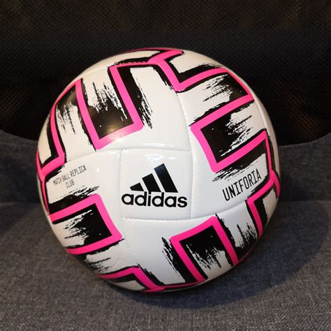 Adidas uniforia em 2020 fußball veröffentlicht. Die EM-Ball-Versionen 2020 im Überblick | Ball One