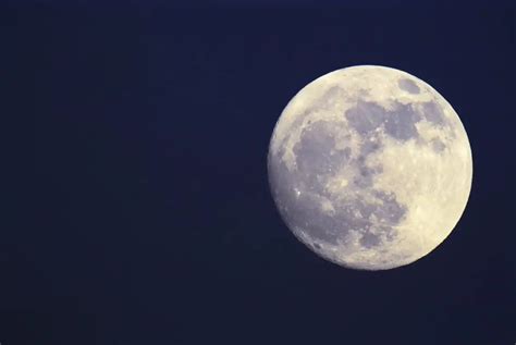 Quick Tips For Photographing The Full Moon Or Supermoon