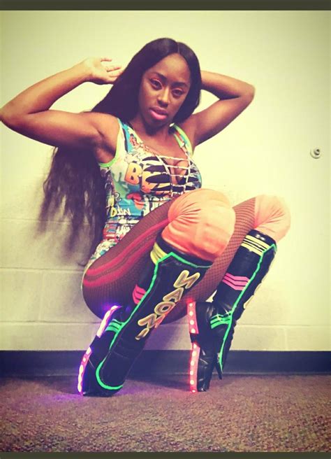 Glow Queen Naomi Women S Wrestling Naomi Wwe Trinity Fatu