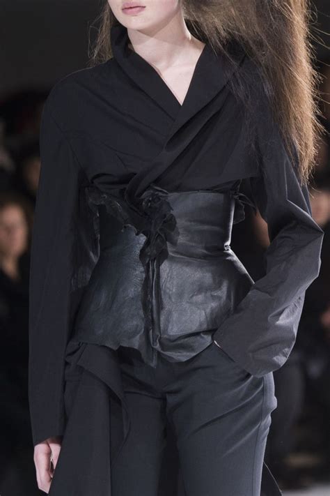 Yohji Yamamoto At Paris Fashion Week Fall 2018 Ladies Tops Fashion Fashion High Fashion