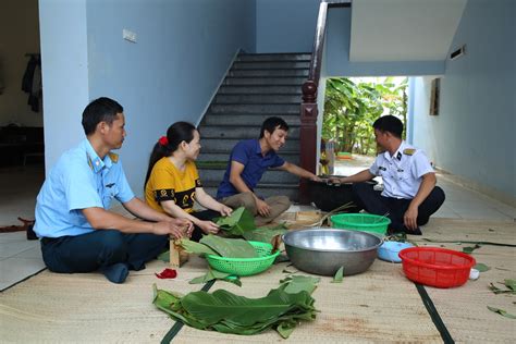 Mỗi dịp tết đến, xuân về, lại là dịp để cả gia đình đoàn tụ, dịp để bạn bè hội họp, gặp mặt. Quân dân Trường Sa phấn khởi đón xuân - Báo Hải Quân Việt Nam