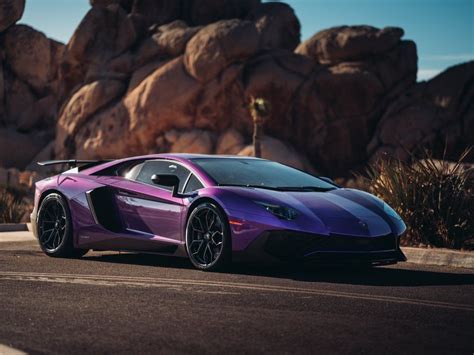 It's marginally heavier than the coupe that set a lap record at the nürburgring nordschleife, but it's considerably prettier. Neon Purple Lamborghini Wallpaper - osakayuku.com