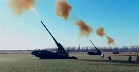 ukraine beat russia with artillery strikes not javelins