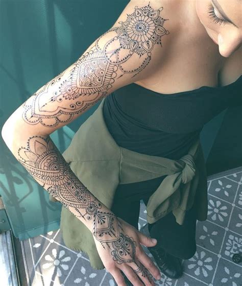 Henna is a natural skin and hair dye that's been used by people as hair color and temporary skin decoration for thousands of years. Pin on Henna & Mehndi Designs