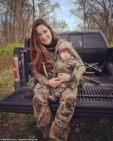 Mother Of One Reveals She Takes Her Nine Month Old Daughter Hunting Daily Mail Online