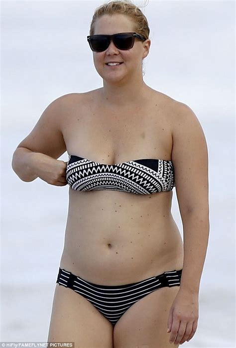 amy schumer shows off her knockout body