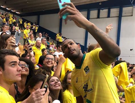 A recepção campineira melhorou e o levantador rodriguinho. Renan vê Leal adaptado e diz: "Incorporou nosso método ...