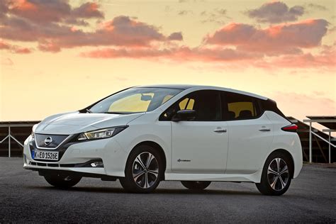 Nissan To Sell 1 Million Electrified Vehicles A Year By 2022 Auto Express