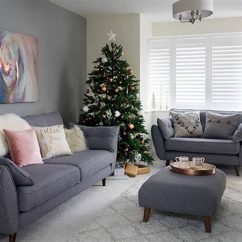Gorgeous 60 Simple Christmas Living Room Decorations Ideas