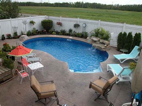 28 Fabulous Small Backyard Designs With Swimming Pool