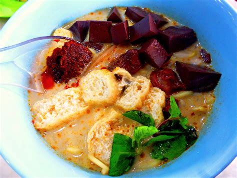 Cancel your takeout order and give it a try! Malaysia/Singapore The Curry Mee Chronicles - Asia ...