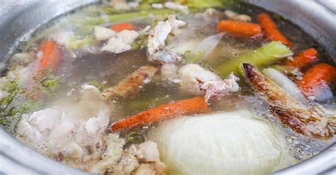 Caldo de pollo casero super simple y fácil